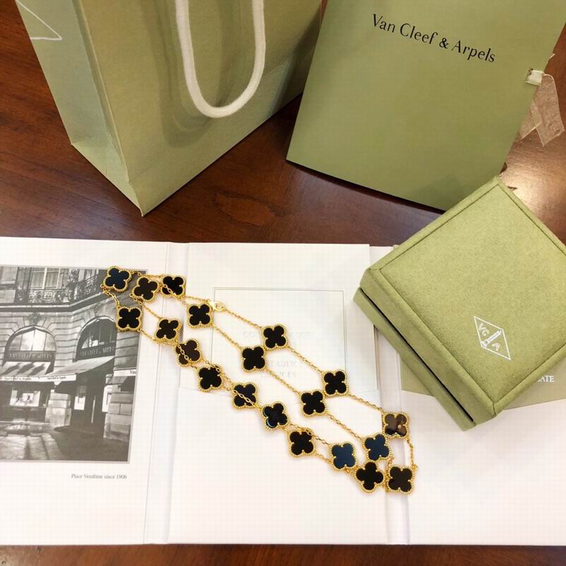 Van Cleef & Arpels necklace 12yxq18